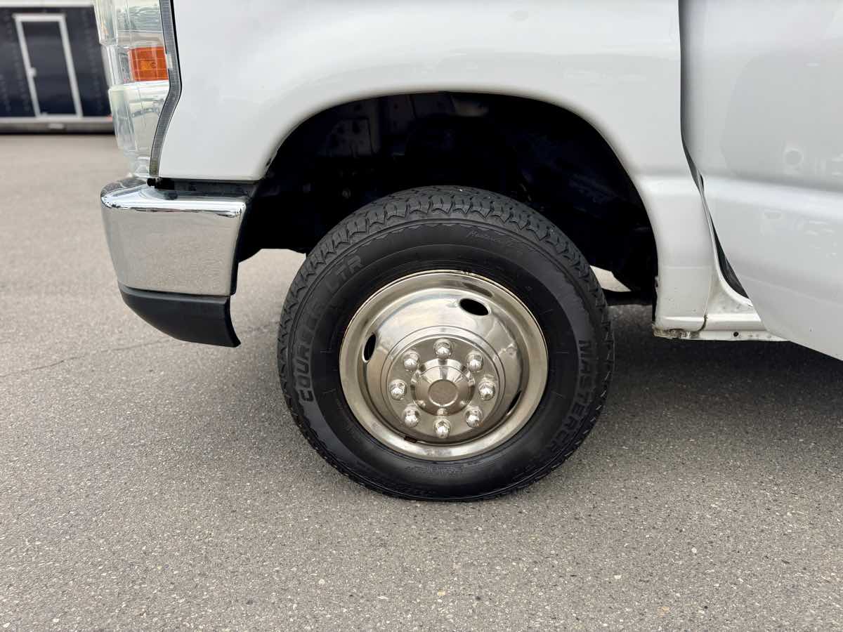 2010 Ford E-350 photo 8