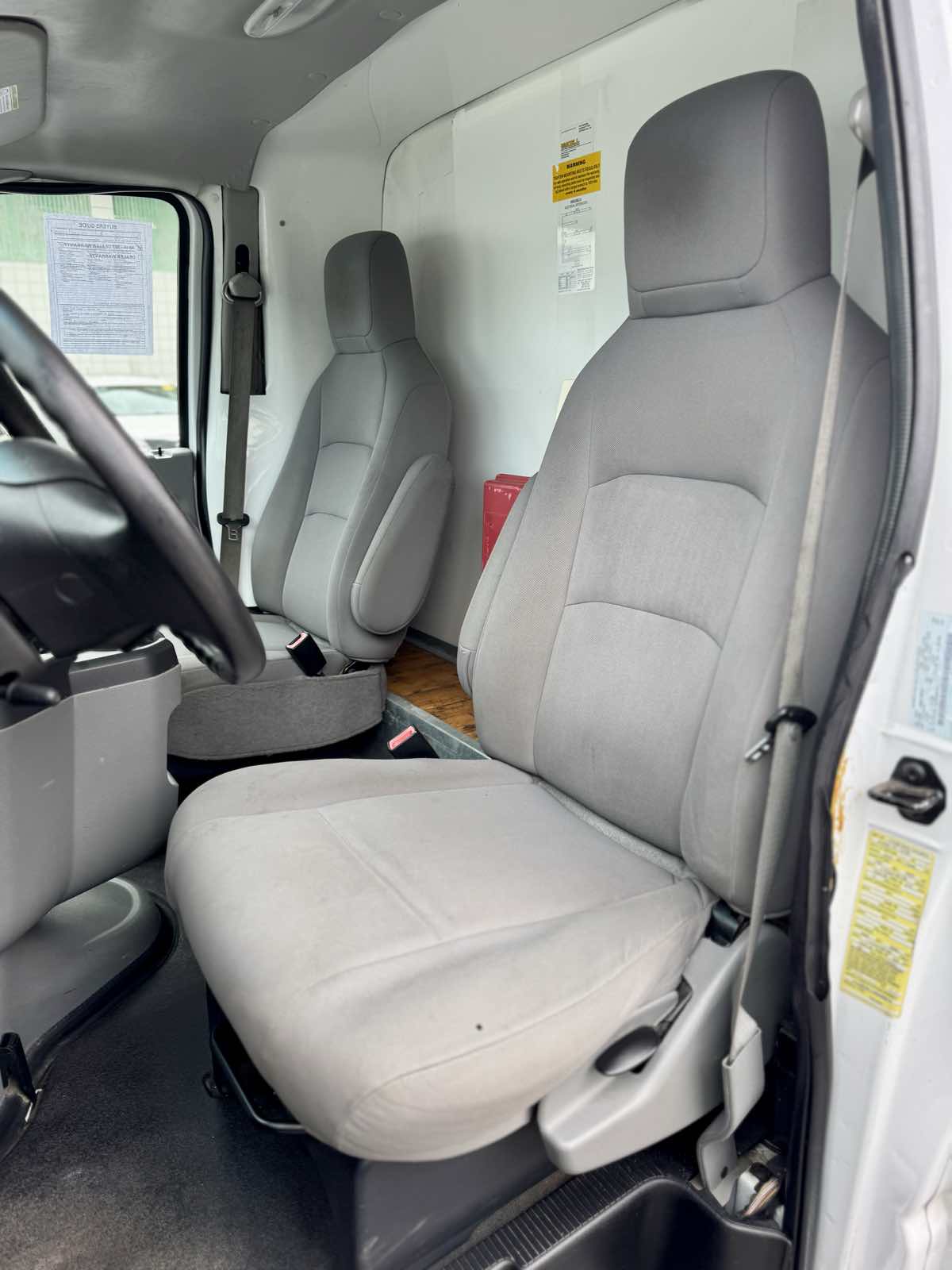 2010 Ford E-350 photo 11