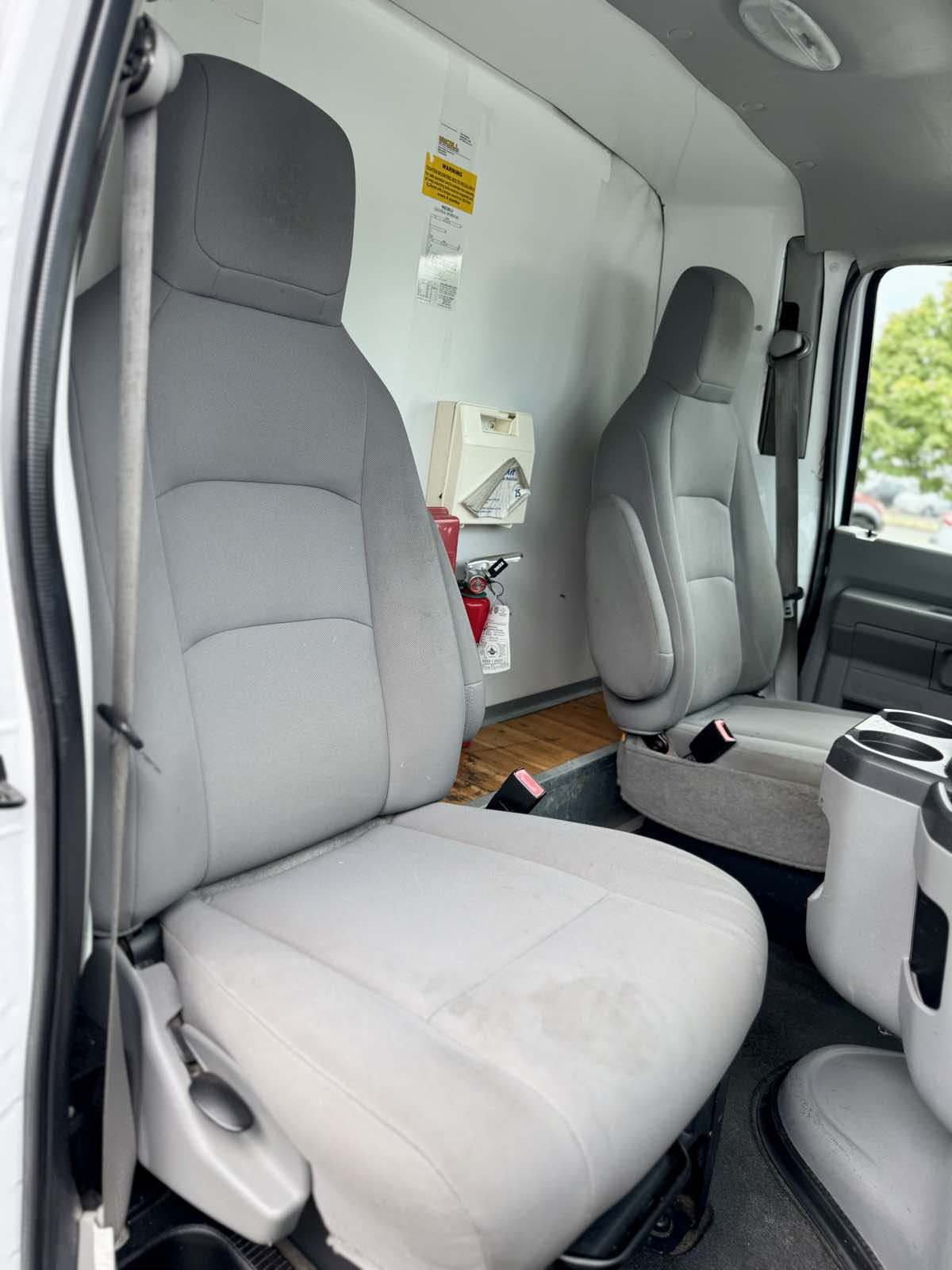 2010 Ford E-350 photo 12