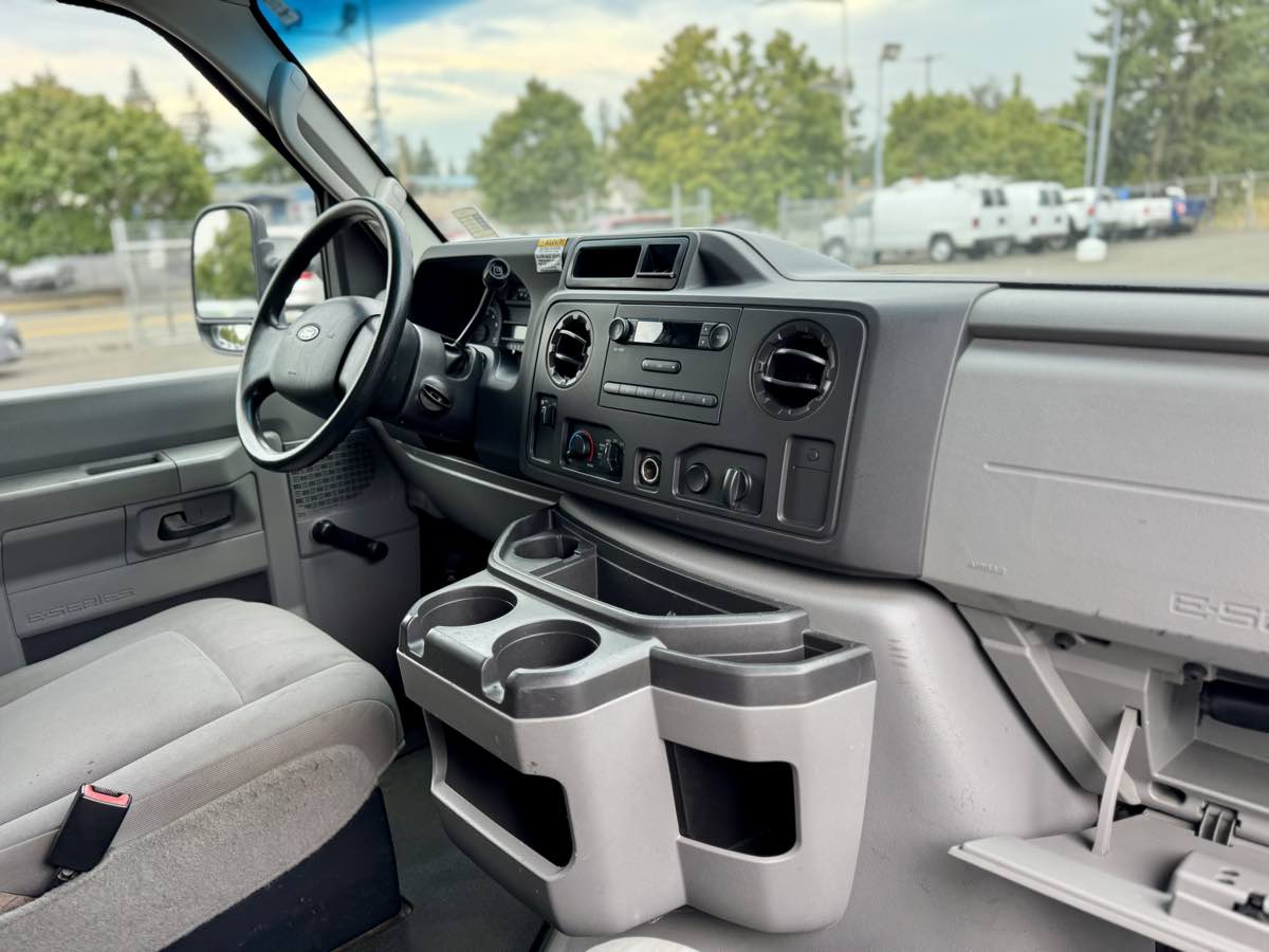 2010 Ford E-350 photo 13