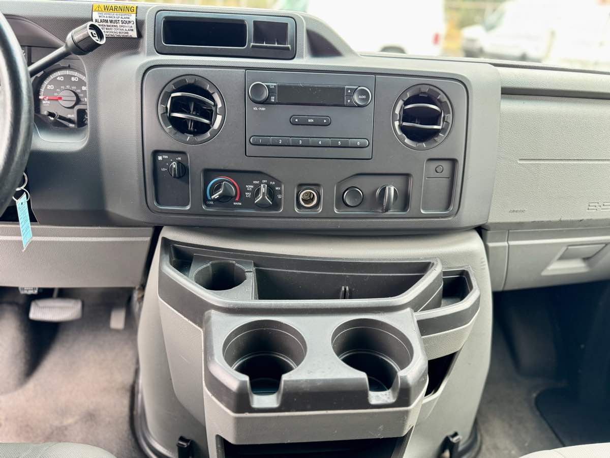 2010 Ford E-350 photo 14