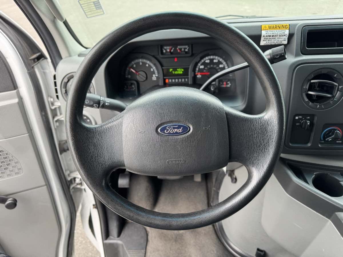 2010 Ford E-350 photo 15
