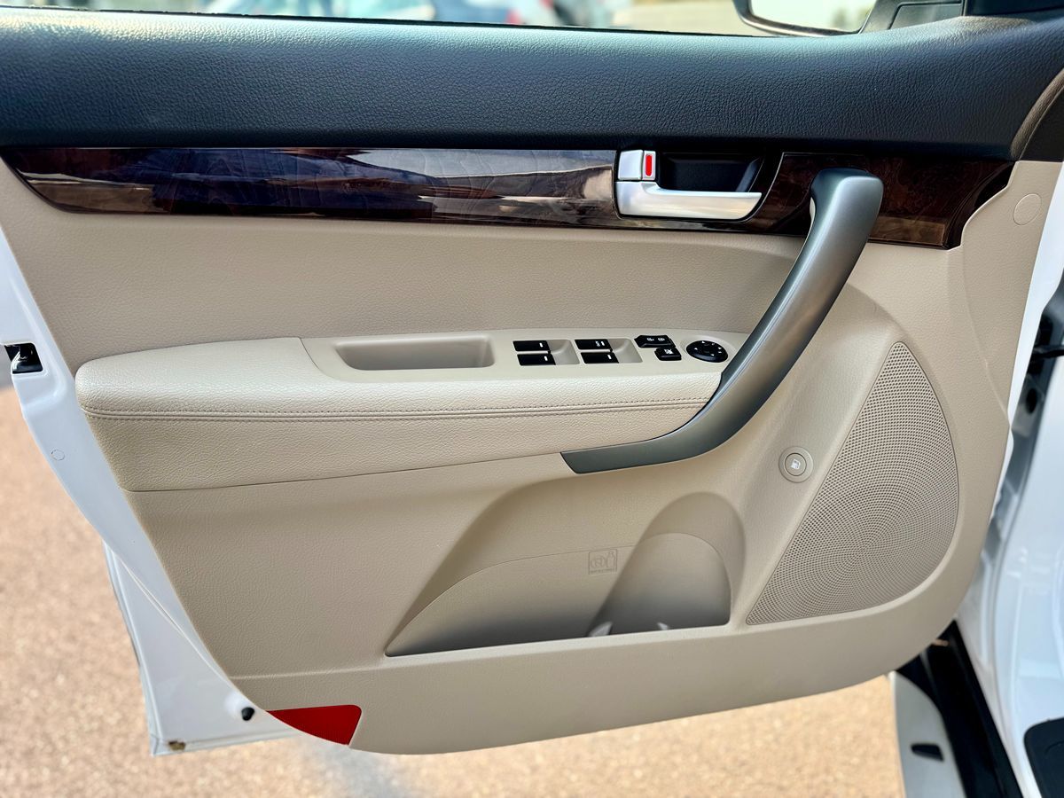 2014 Kia Sorento LX photo 12