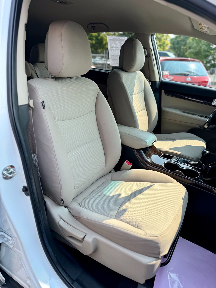 2014 Kia Sorento LX photo 18