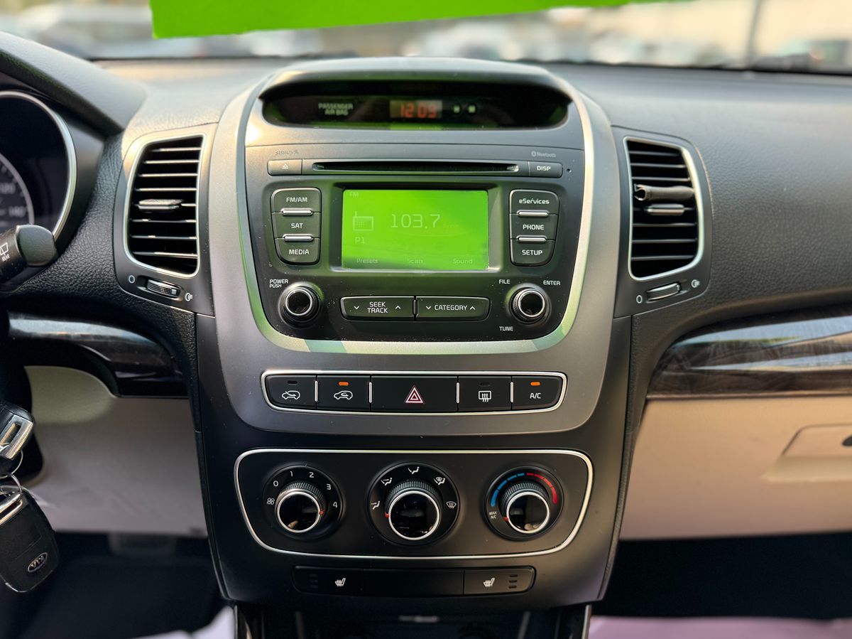 2014 Kia Sorento LX photo 21