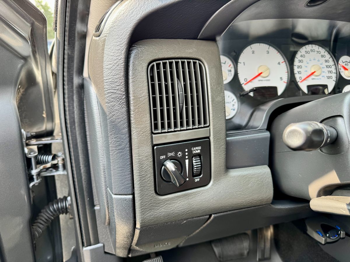 2005 Dodge Ram SLT photo 12