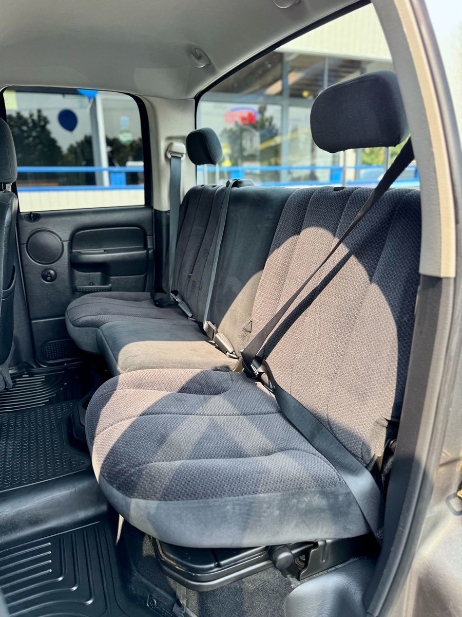 2005 Dodge Ram SLT photo 14