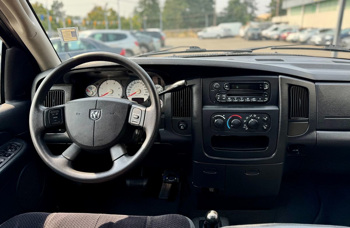 2005 Dodge Ram SLT photo 15