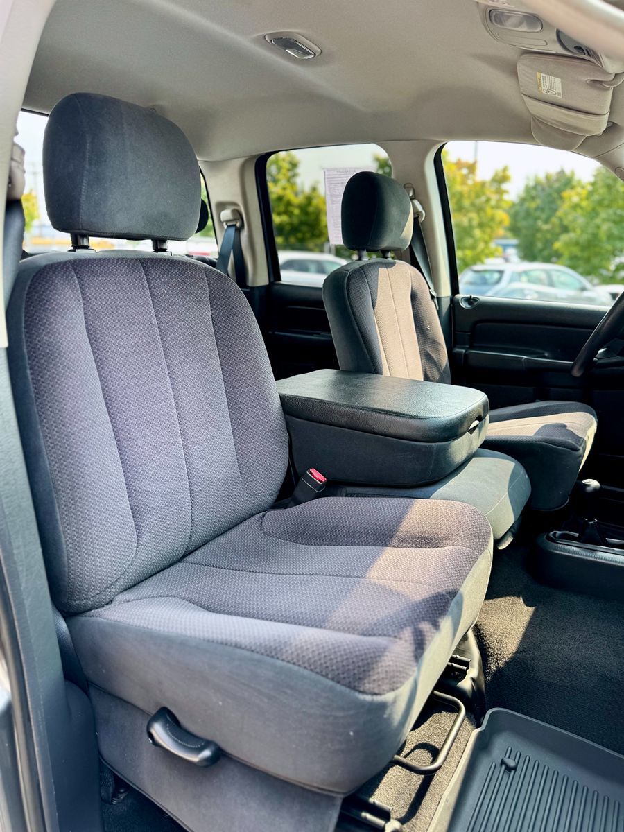 2005 Dodge Ram SLT photo 17