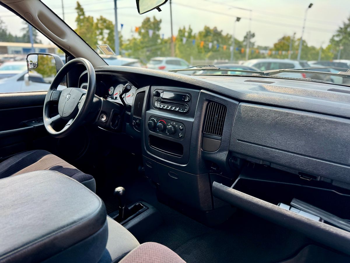 2005 Dodge Ram SLT photo 18