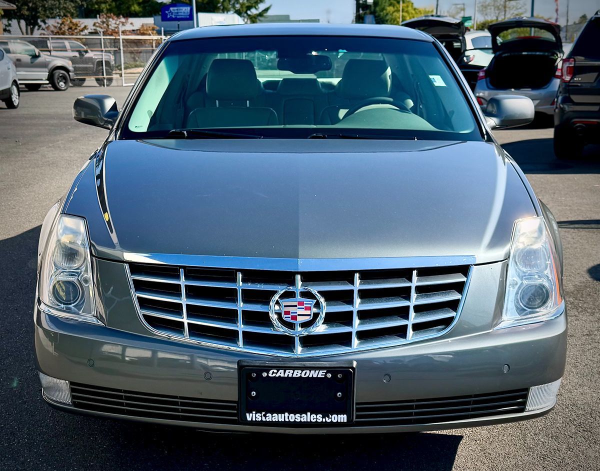 2008 Cadillac DTS photo 2