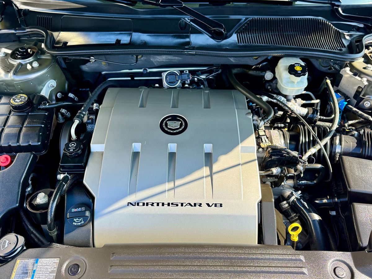 2008 Cadillac DTS photo 3