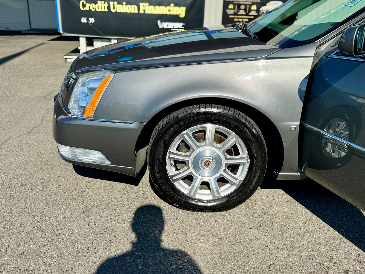 2008 Cadillac DTS photo 4
