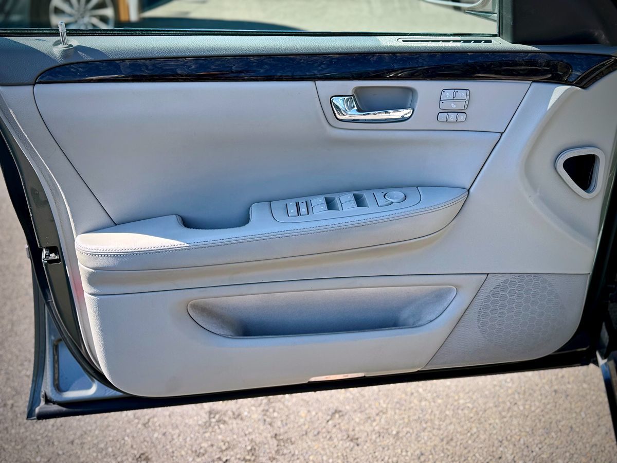 2008 Cadillac DTS photo 5