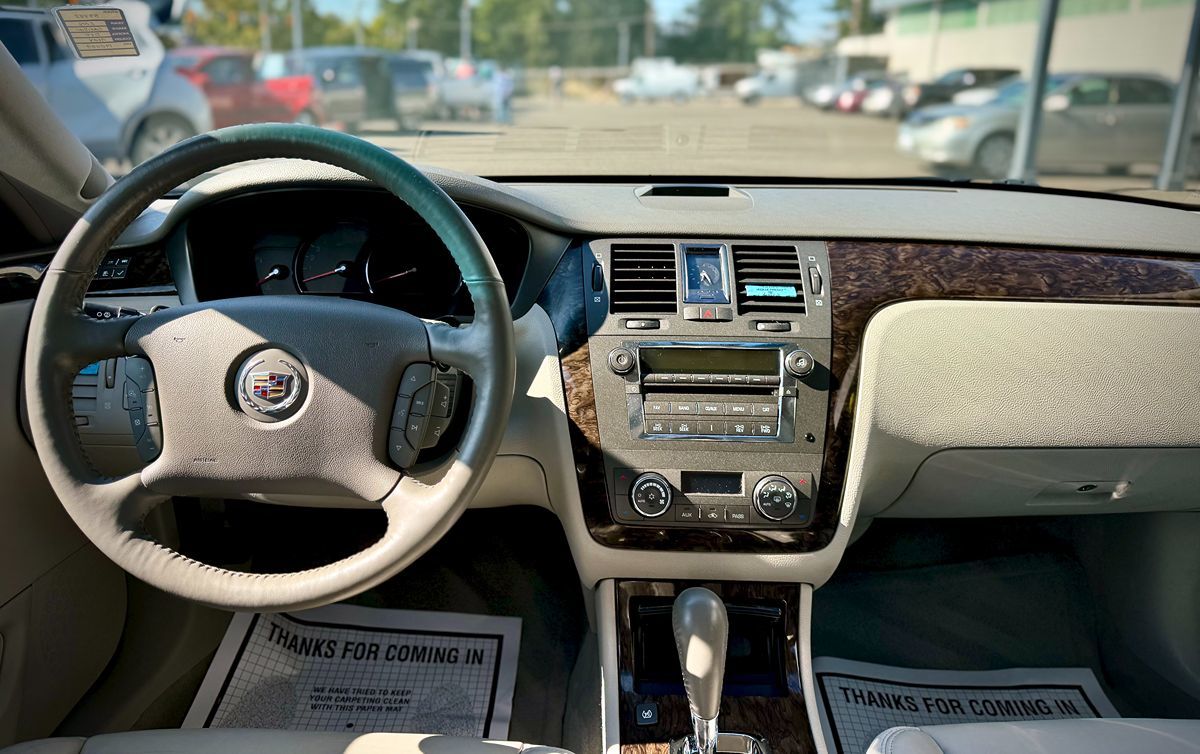 2008 Cadillac DTS photo 9