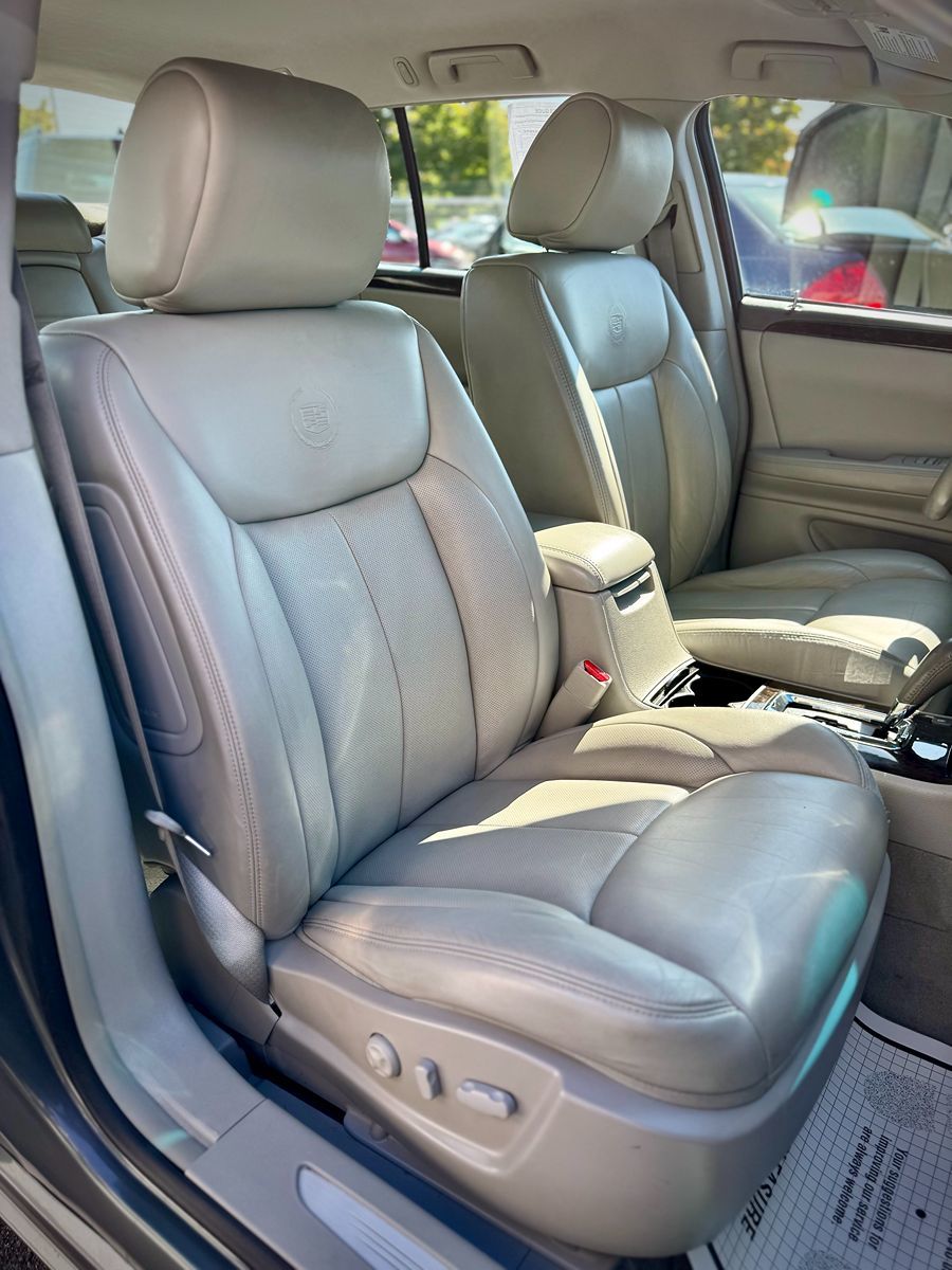 2008 Cadillac DTS photo 11