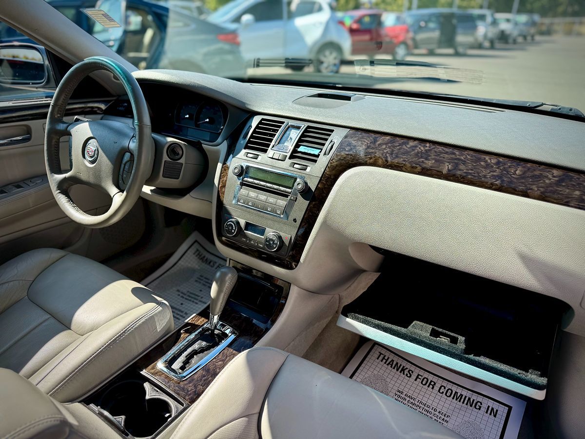 2008 Cadillac DTS photo 12