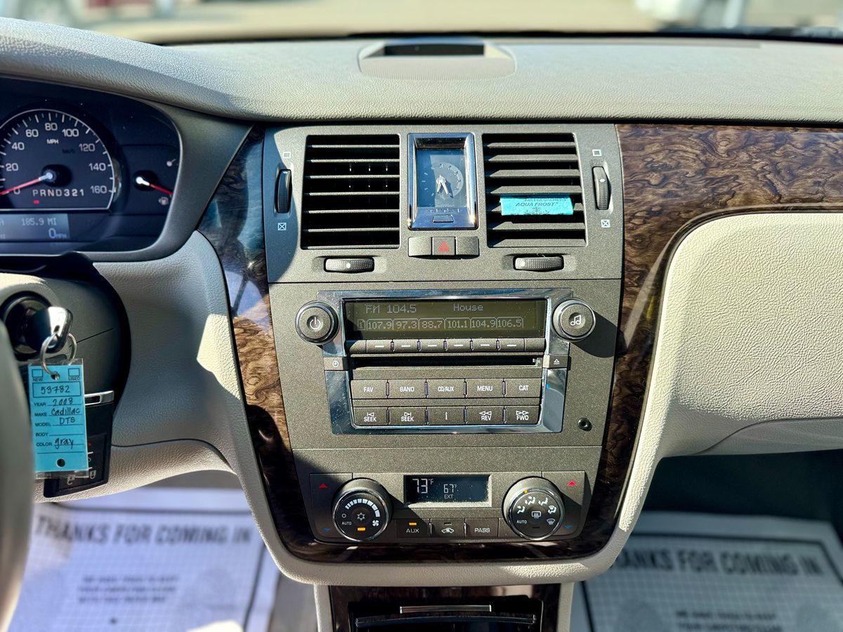 2008 Cadillac DTS photo 14