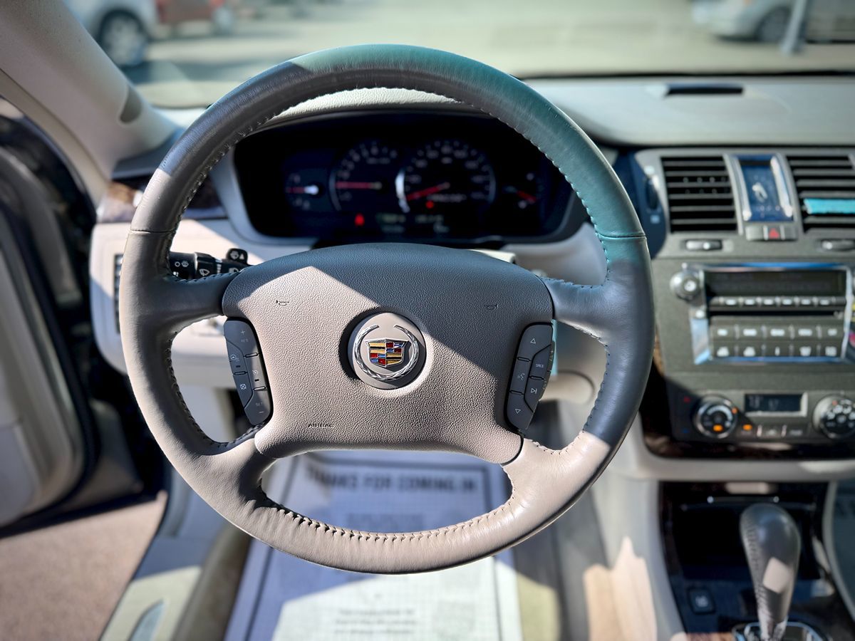 2008 Cadillac DTS photo 15
