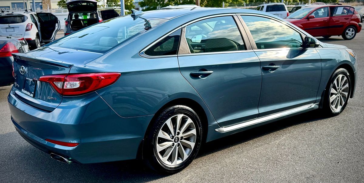 2017 Hyundai Sonata Sport Limited 2.0T photo 2