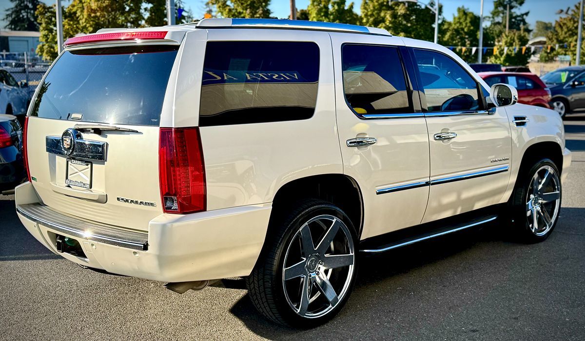 2012 Cadillac Escalade Luxury photo 5