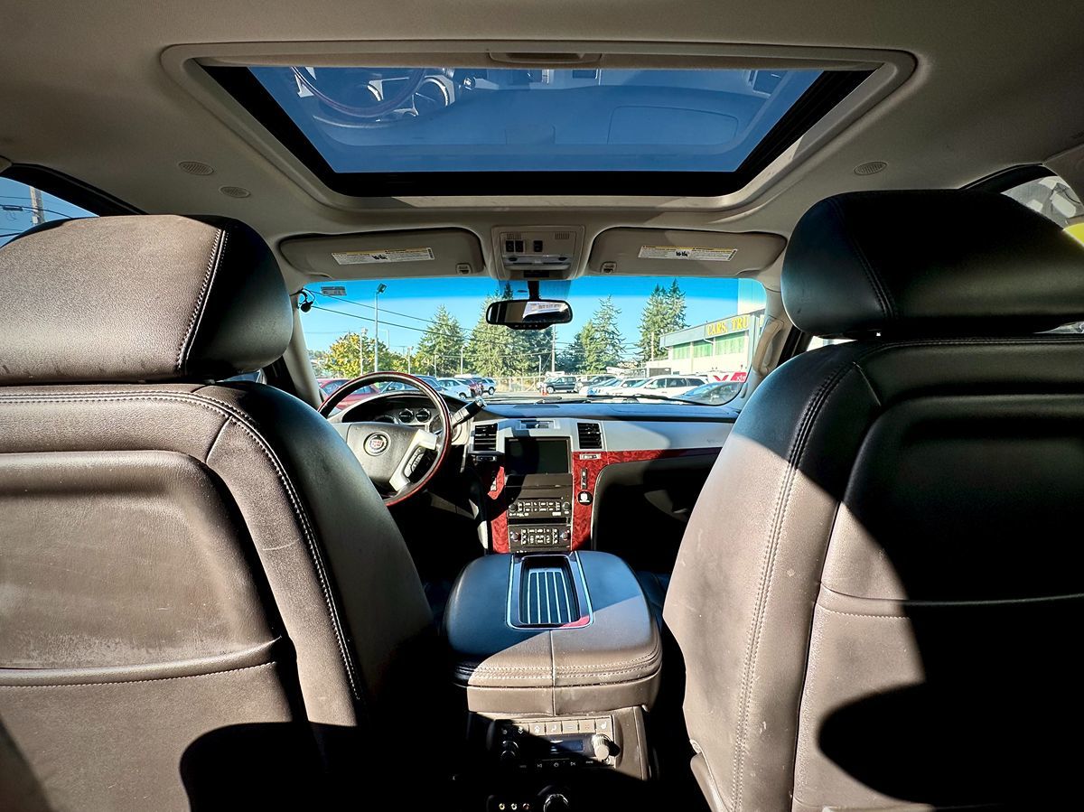 2012 Cadillac Escalade Luxury photo 18
