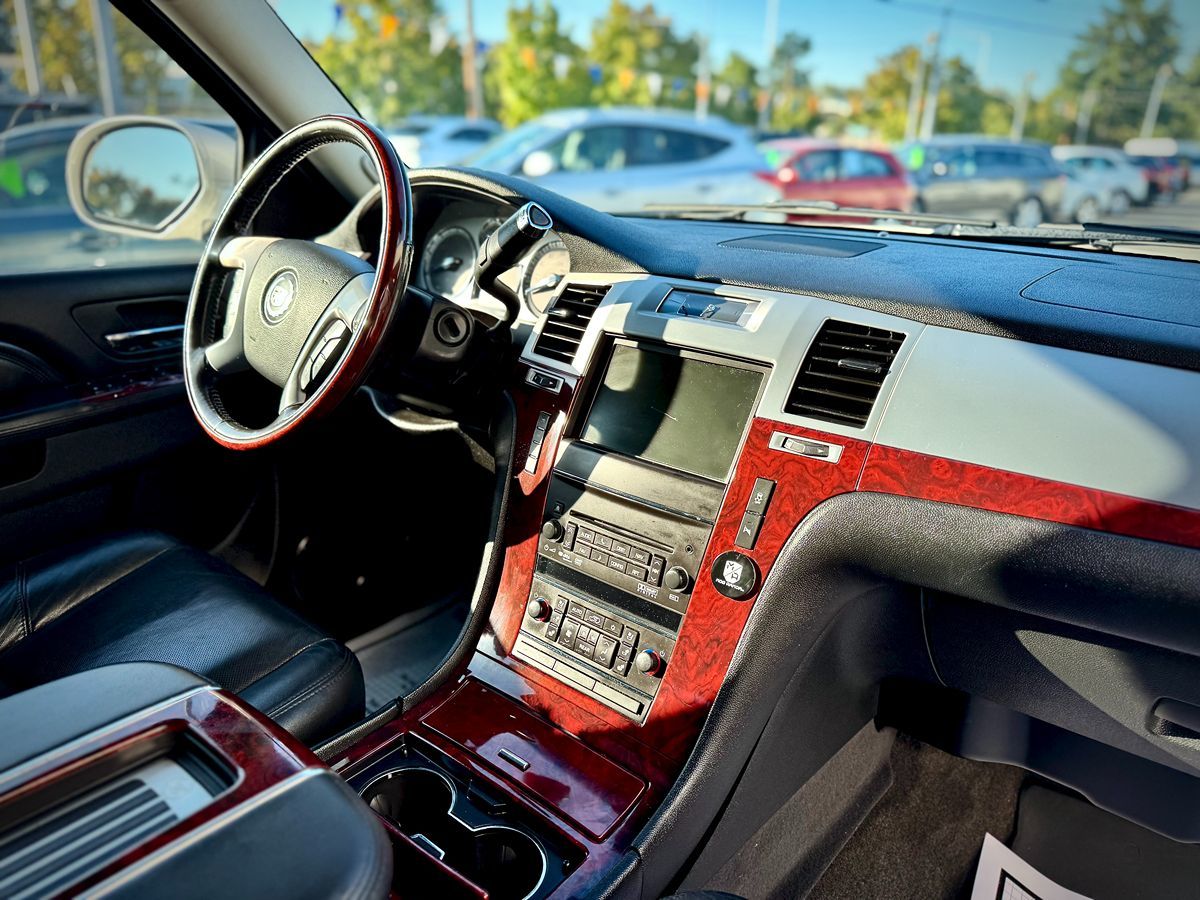 2012 Cadillac Escalade Luxury photo 20