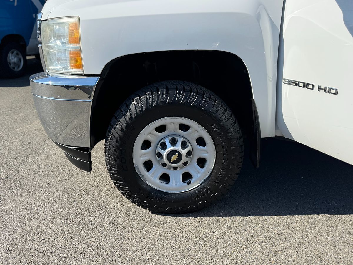 2011 Chevrolet Silverado 3500HD Work Truck photo 9