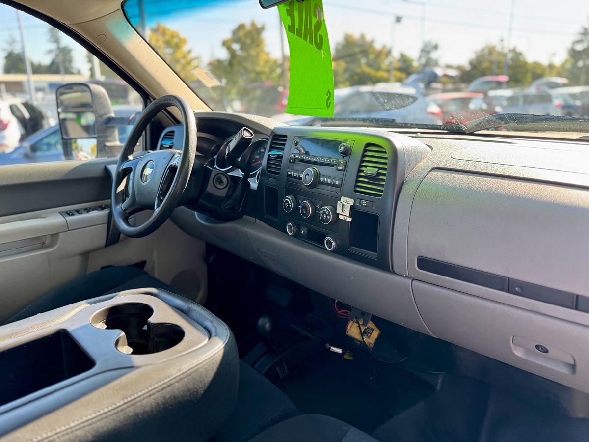 2011 Chevrolet Silverado 3500HD Work Truck photo 16