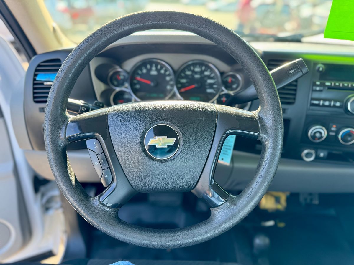 2011 Chevrolet Silverado 3500HD Work Truck photo 18