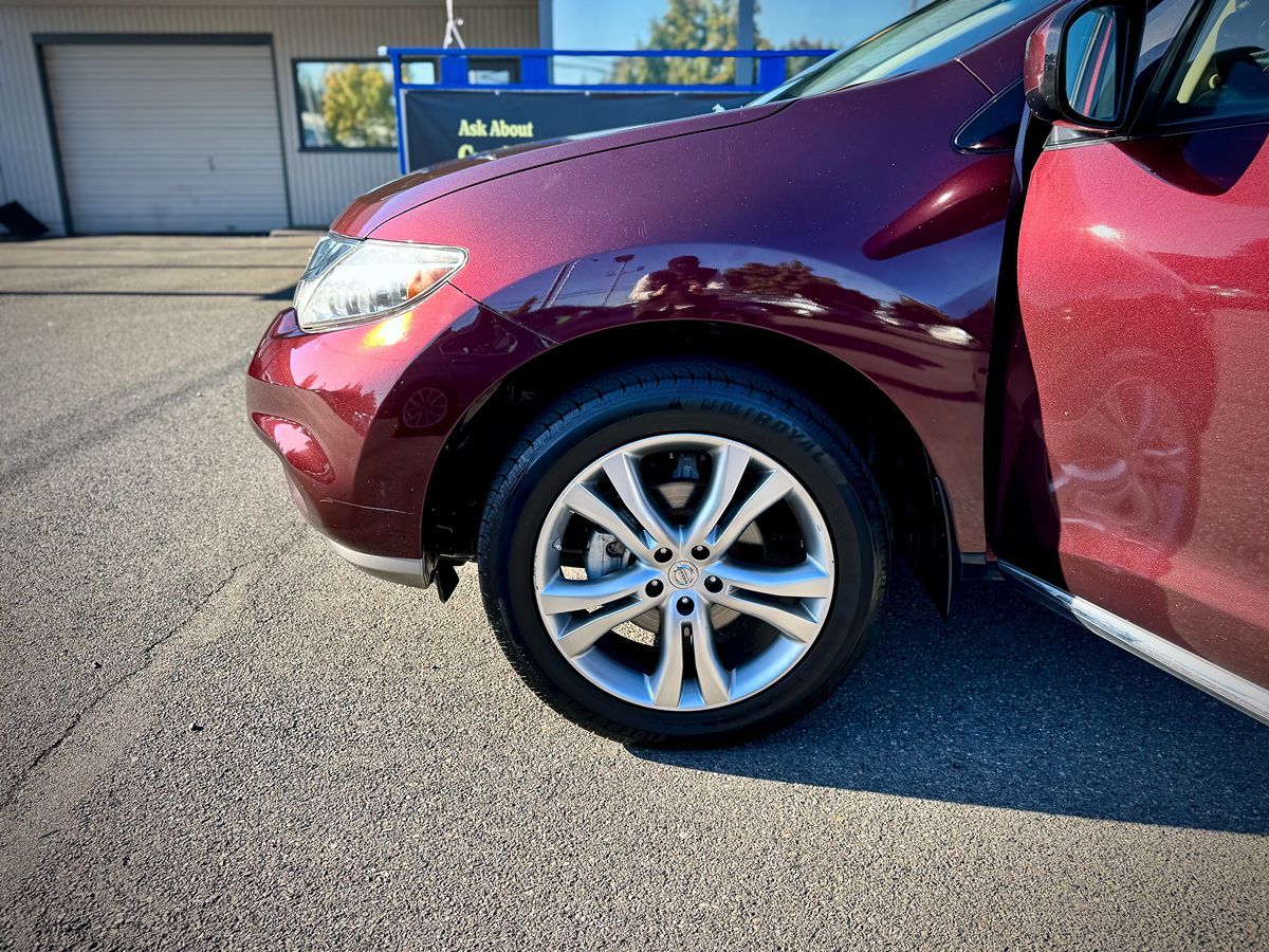 2013 Nissan Murano LE photo 11