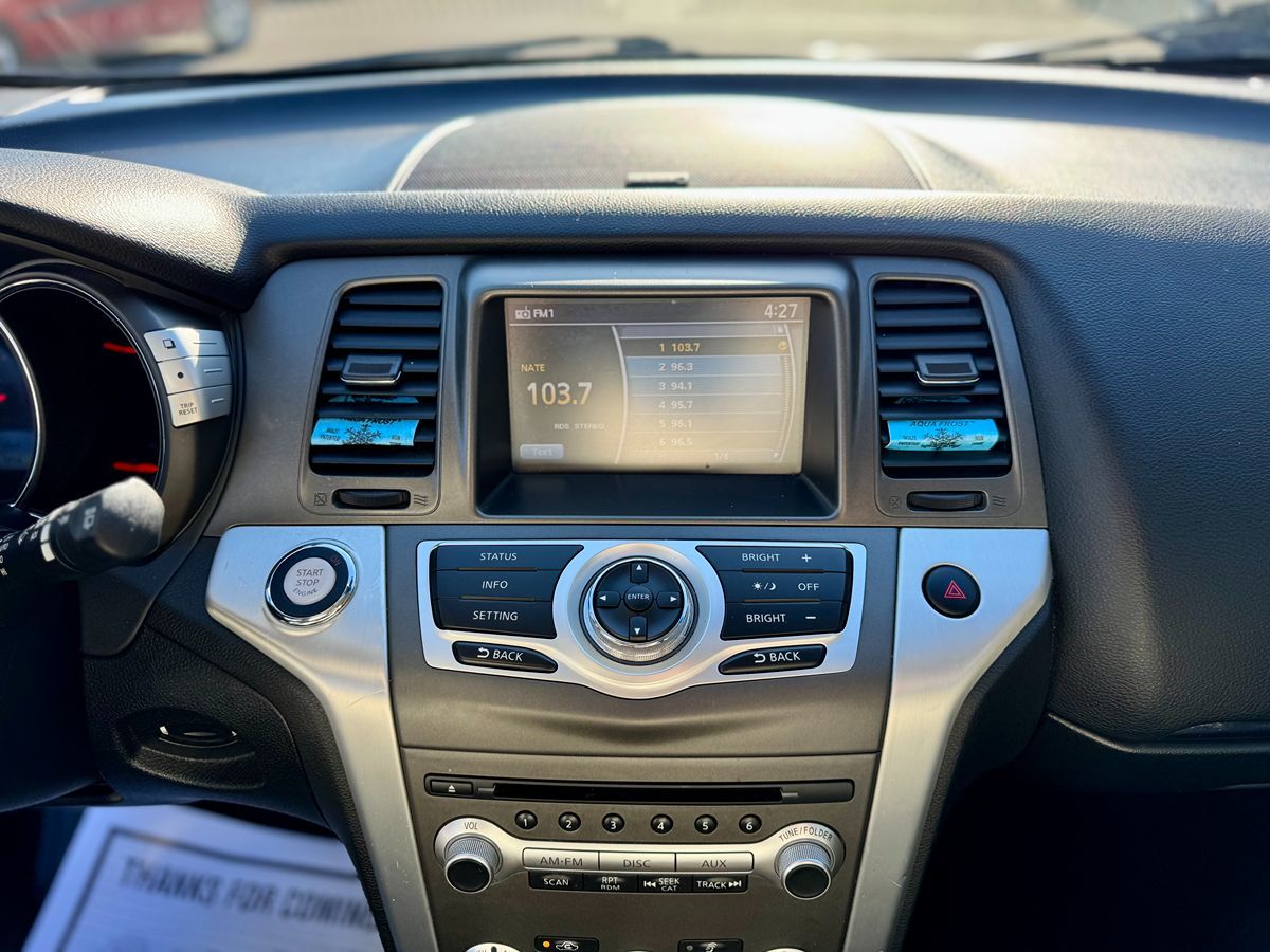 2013 Nissan Murano LE photo 21