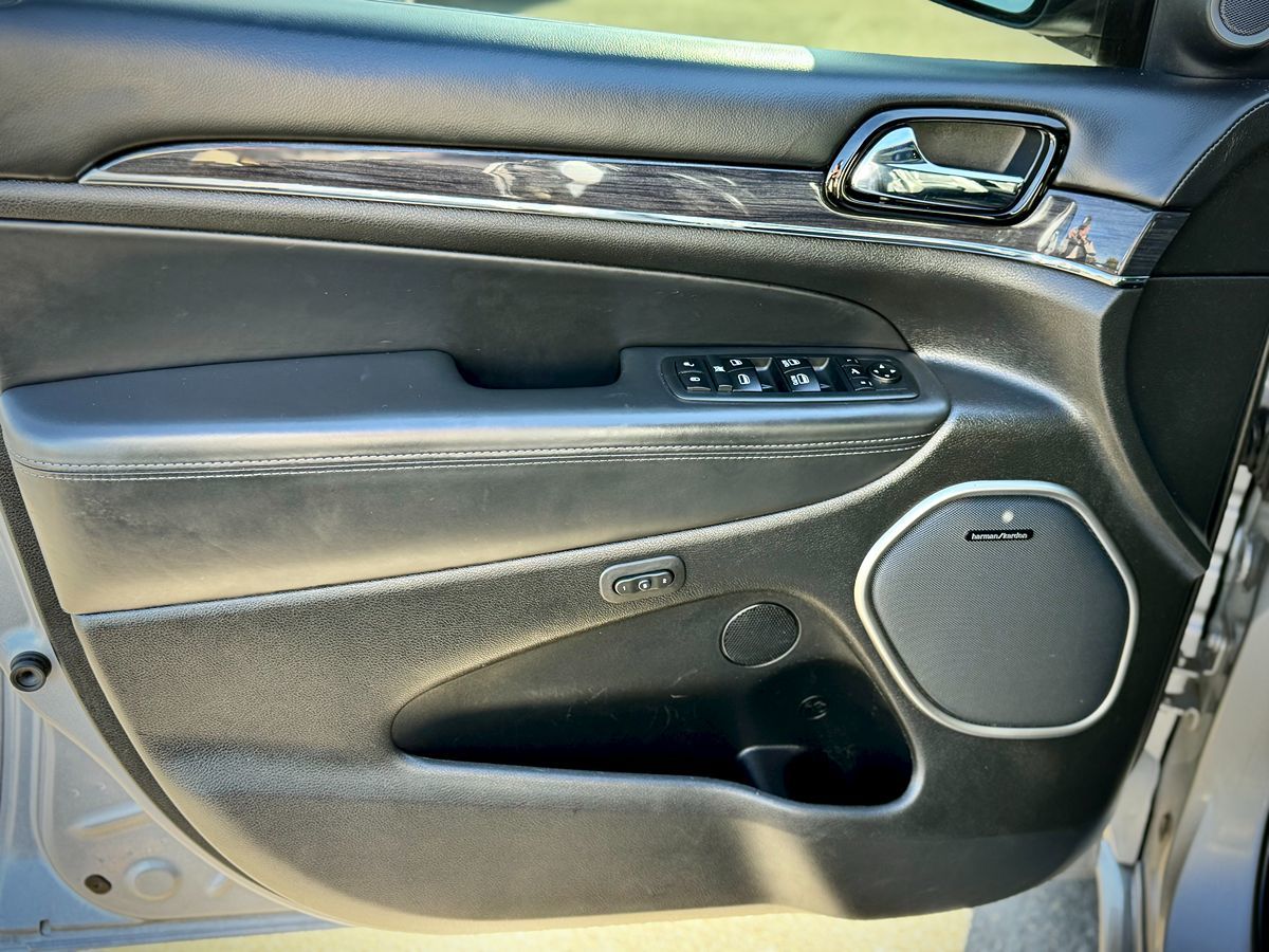 2020 Jeep Grand Cherokee Overland photo 12