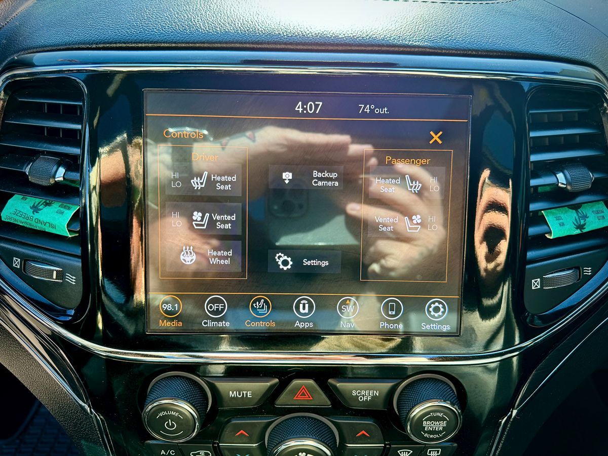 2020 Jeep Grand Cherokee Overland photo 24