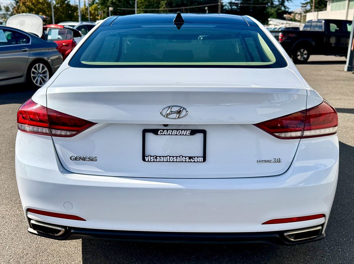 2015 Hyundai Genesis 3.8 photo 2