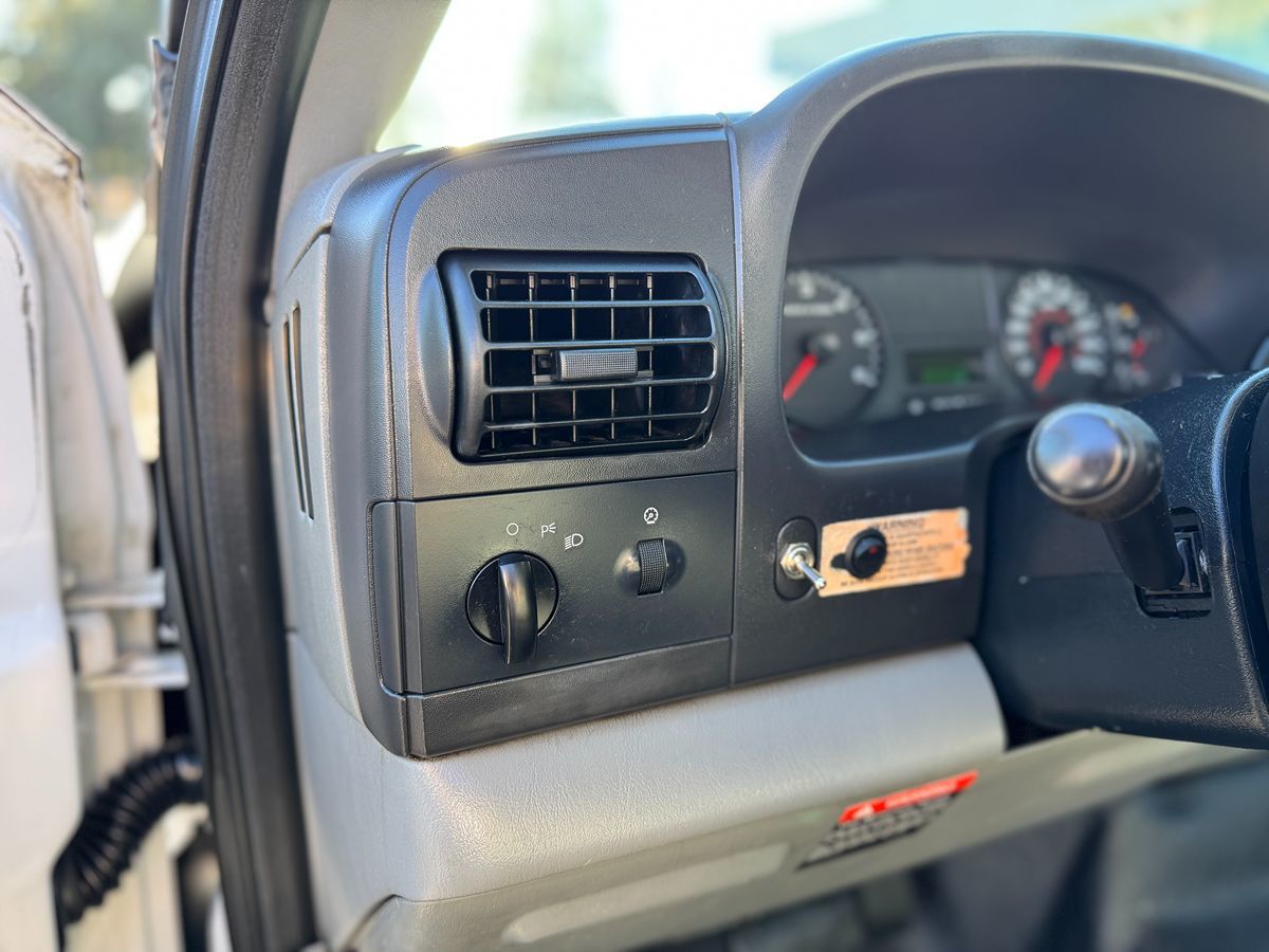 2006 Ford F-450 XL photo 8