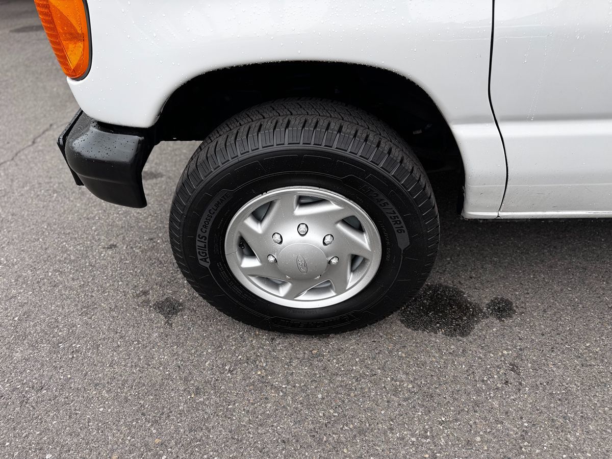 2007 Ford E-250 photo 7