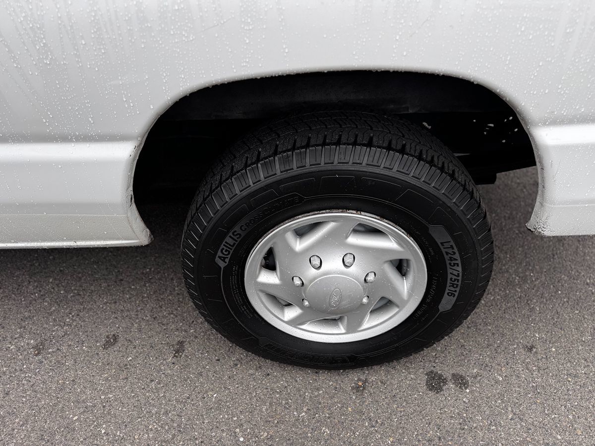 2007 Ford E-250 photo 8