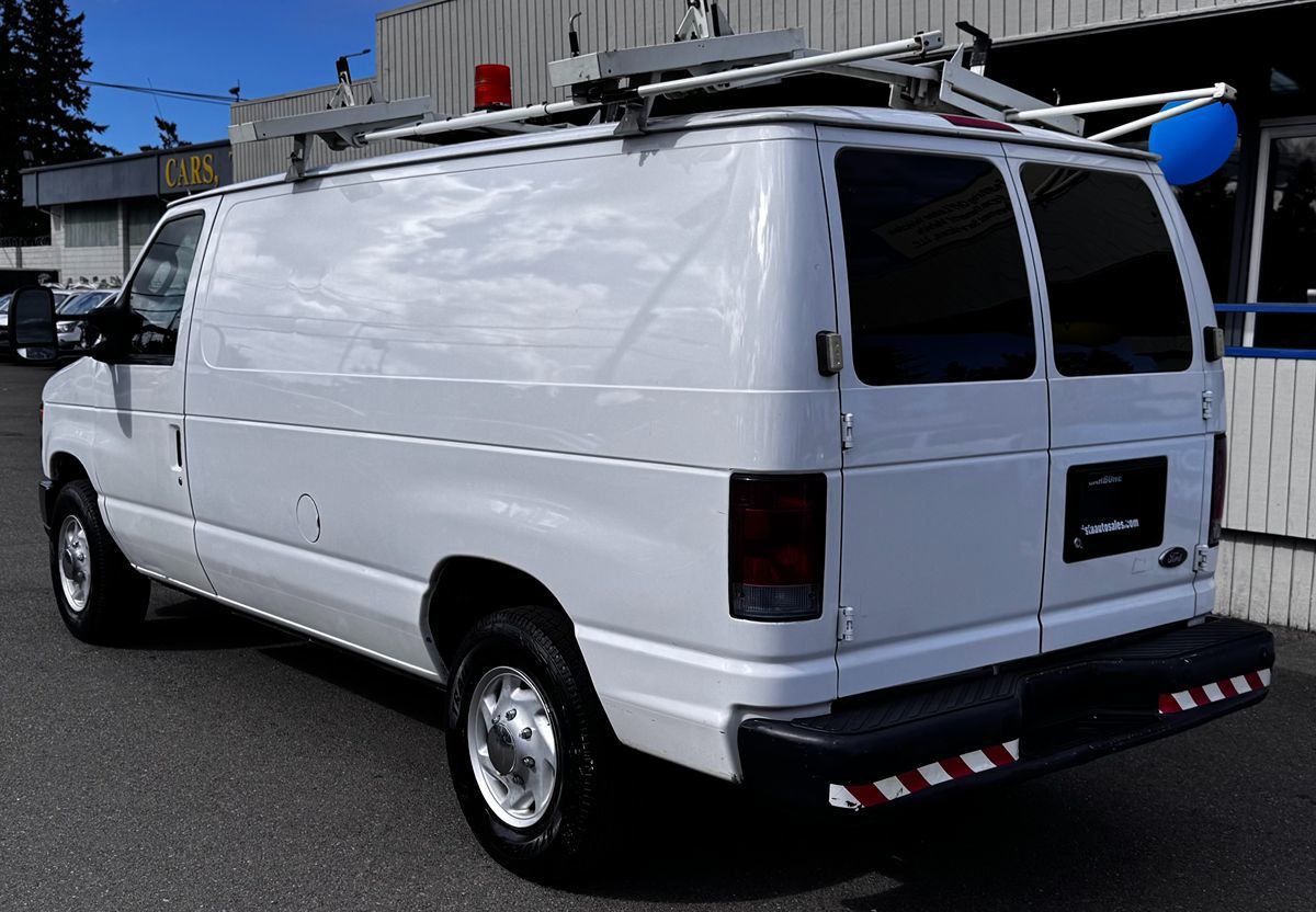 2009 Ford E-250 photo 2