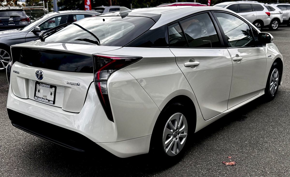 2017 Toyota Prius One Two photo 2