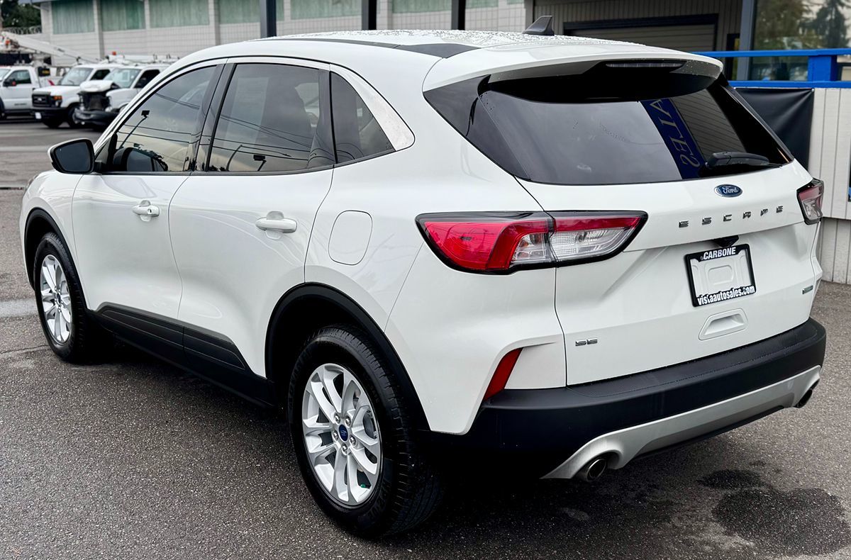2020 Ford Escape SE photo 2