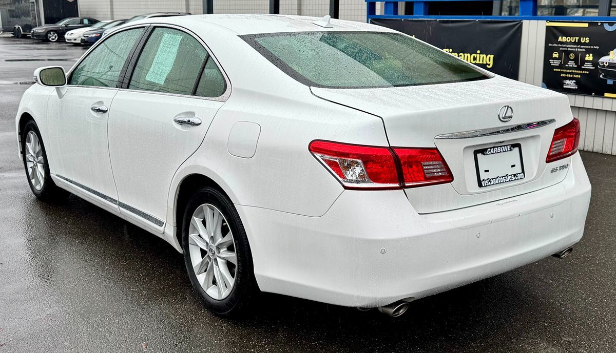 2011 Lexus ES 350 photo 2