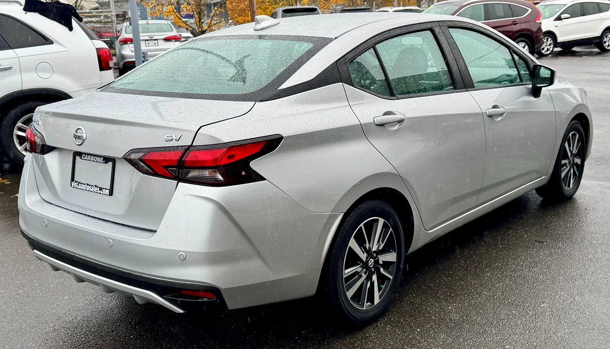2021 Nissan Versa SV photo 4