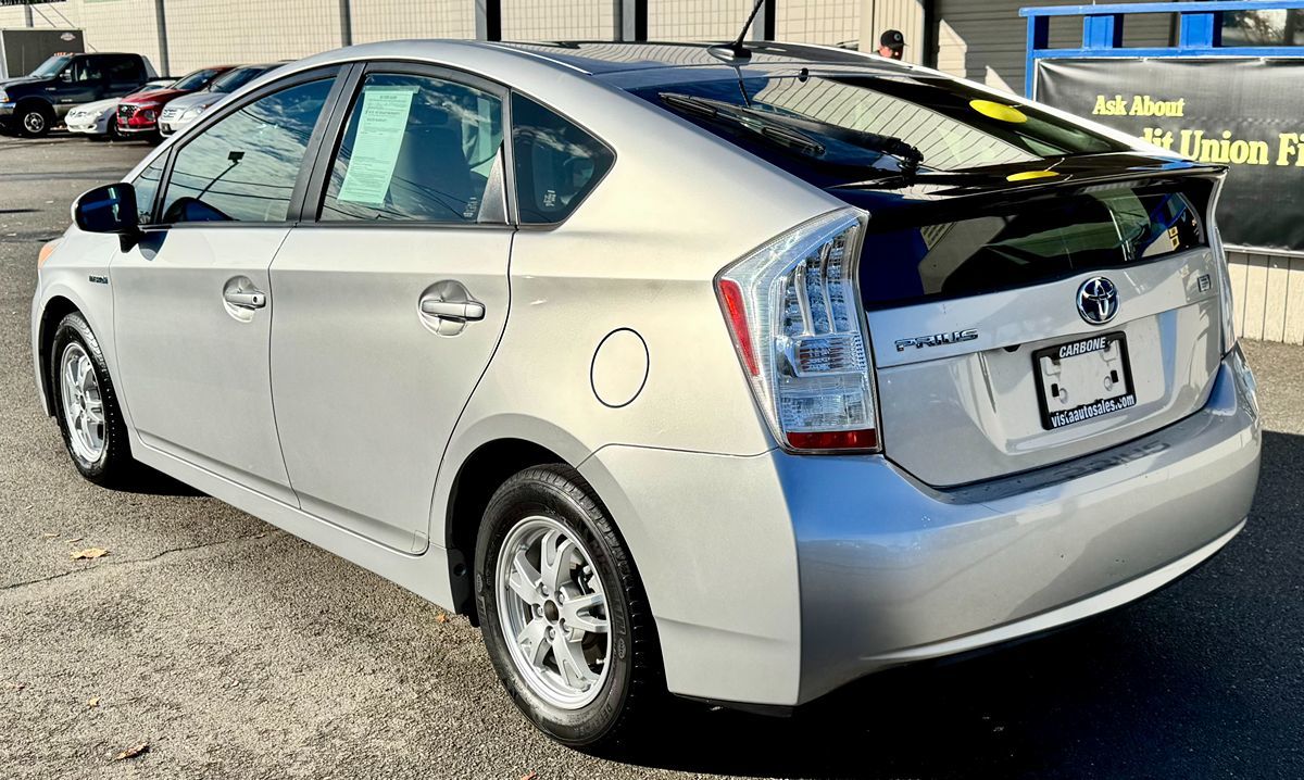 2010 Toyota Prius Two SE photo 2