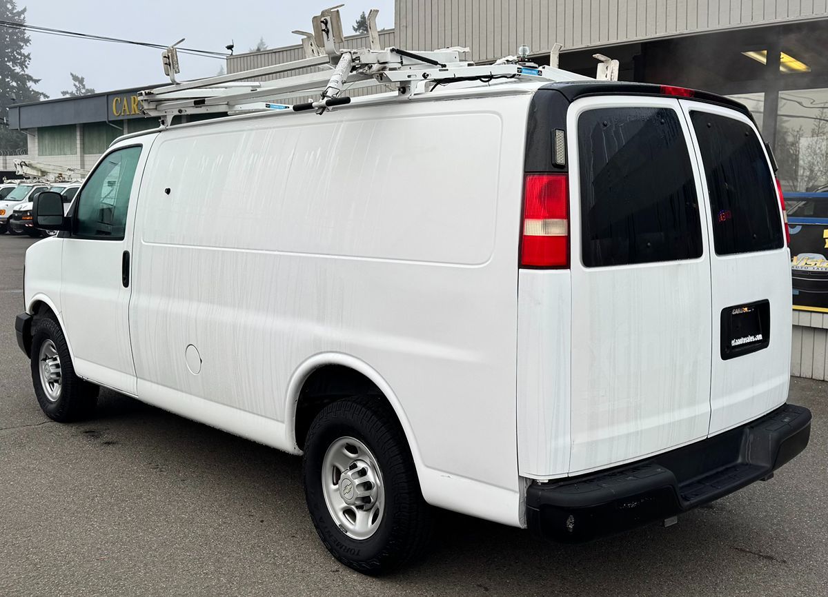 2010 Chevrolet Express Cargo Van photo 2
