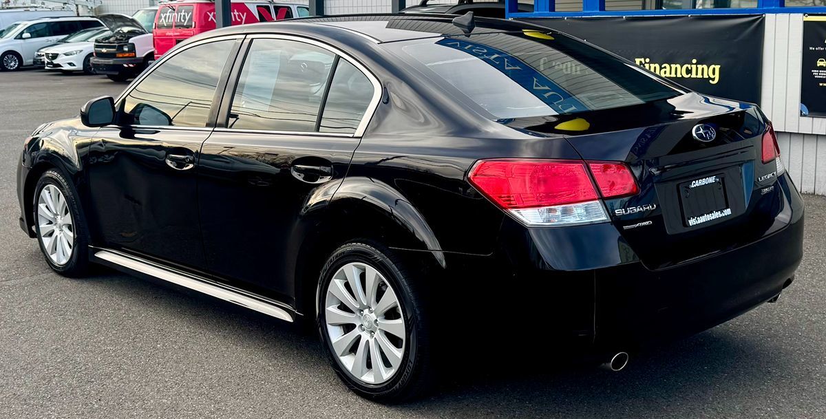 2011 Subaru Legacy 3.6R photo 2