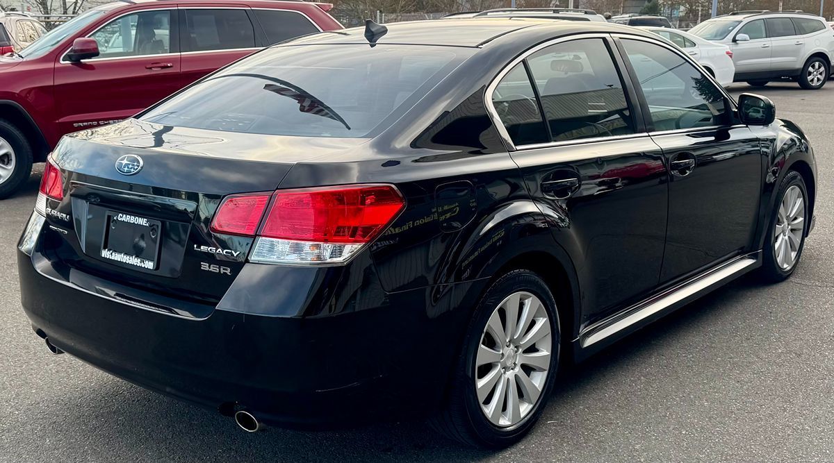 2011 Subaru Legacy 3.6R photo 3