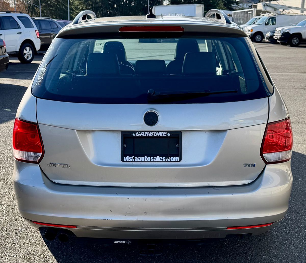 2012 Volkswagen Jetta SportWagen TDI photo 3