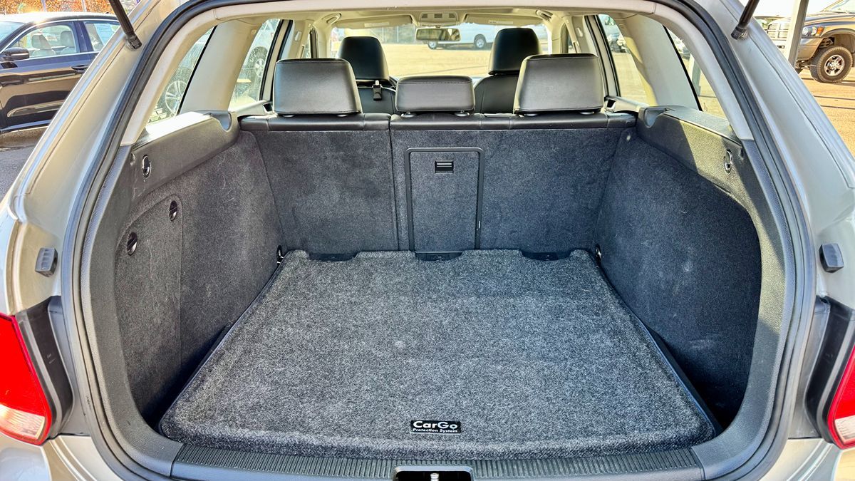 2012 Volkswagen Jetta SportWagen TDI photo 4