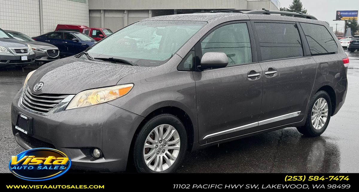 2012 Toyota Sienna XLE V6 7-Passenger Access Seat's photo